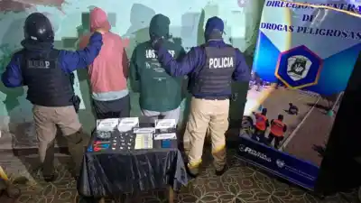 Cocaína, dinero y un arma: lo que encontró la Policía en allanamientos en Clodomira