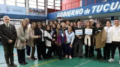 Así fue la emotiva jornada que unió a abuelos y jóvenes en el Complejo Belgrano
