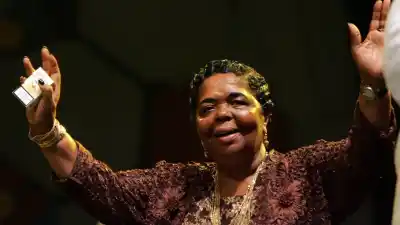 Cesária Évora: la historia detrás de la diva descalza que convirtió a Cabo Verde en leyenda musical