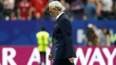 En plena conferencia, el DT de RD Congo recibe la peor noticia tras la eliminación