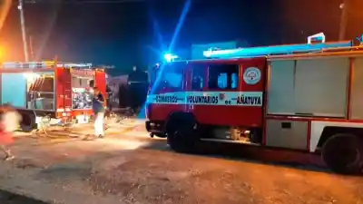 Tragedia en Fernández: encontraron un cuerpo calcinado tras el incendio de una vivienda