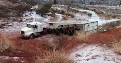Un camión se desbarrancó en Potrerillos y el tránsito en la Ruta 7 se volvió un caos