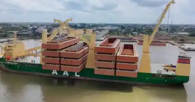 ¿Se viene un gigantesco negocio fluvial? El puerto de Rosario podría arrebatarle una megadescarga a Uruguay