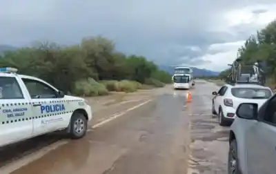 Corte total en la Ruta Nacional 40 por desborde del Río Santa María