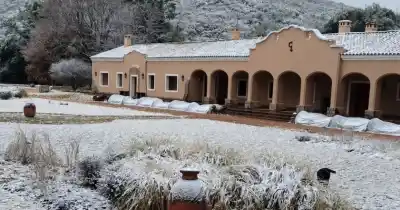 Llegó la nieve a Salta: así amaneció el Valle de Lerma
