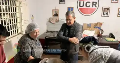 ¿Asistencia o campaña? La Muni de Libertador reparte comida en un local de la UCR y la polémica estalla