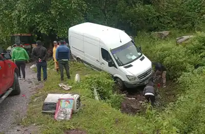 Un furgón se despistó en la Ruta 307