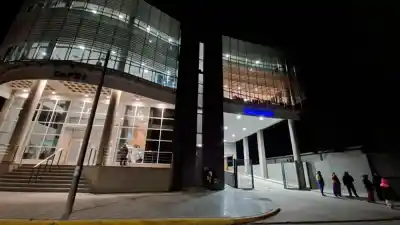 Desesperada carrera contra el tiempo: policías salvaron a una bebé que tomó lavandina
