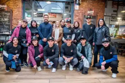 De la capacitación al primer empleo: 11 jóvenes tucumanos arrancan en La Pizzada