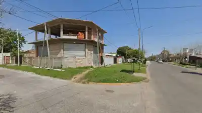 Forcejeó con los ladrones para defender su casa y le dispararon en la axila delante de su hijo en Quilmes