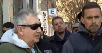 Se presentaron a trabajar y se encontraron con el portón cerrado: la denuncia de 60 empleados de una logística de Rosario