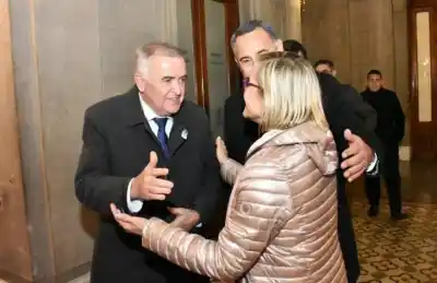 Jaldo recibió en Casa de Gobierno a una artista que restauró obras del Palacio Real de Madrid: qué viene a mostrar en Tucumán