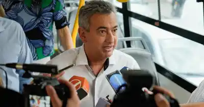 Doble golpe al bolsillo: Javkin apuntó contra Nación por el aumento de combustibles y el tope a la SUBE