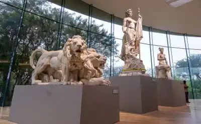 Sadir abrió las puertas del Centro Cultural Lola Mora: un homenaje de película