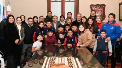 Campeones del NOA: la intendente recibió a los pibes del seleccionado U11 de básquet