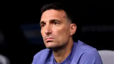 Scaloni, 100 partidos después: el día que Messi casi lo obliga a seguir y la Selección recuperó su esencia