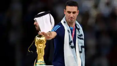 De interino a leyenda: los 10 momentos que marcaron el camino de Scaloni hacia los 100 partidos