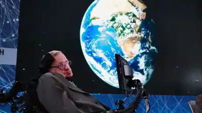 La escalofriante advertencia de Stephen Hawking sobre la inteligencia artificial que hoy resuena más que nunca