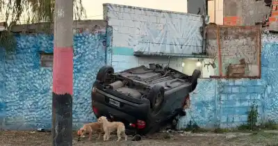 Un Citroën voló contra una casa: lo que encontraron adentro dejó helados a los vecinos