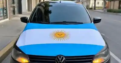 La fiebre por la Selección en Jujuy: ¿cuánto sale la bandera para el capot que todos buscan?