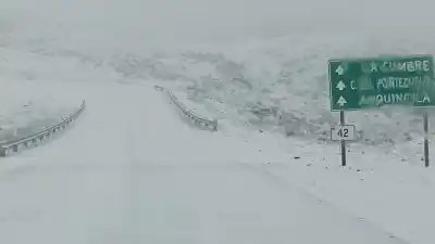Nieve implacable: cortan dos rutas clave en Catamarca y piden no circular