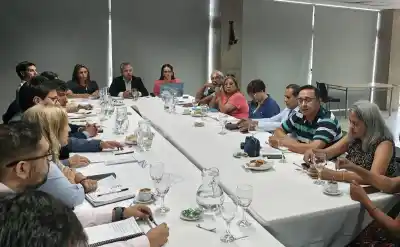 Vuelven a sentarse a negociar: el Gobierno convocó a los docentes en medio de reclamos y protestas
