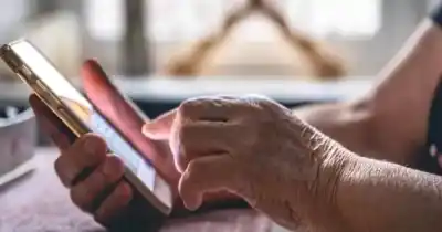 Le ofrecieron dólares por WhatsApp y perdió más de 2 millones y medio de pesos