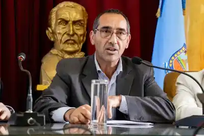 Confirmaron el pago de sueldos en Azul, pero el medio aguinaldo llega a la mitad