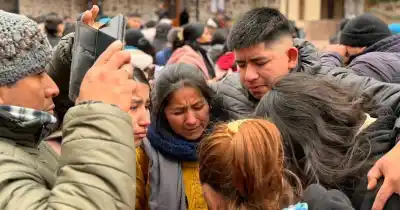 Con lágrimas y orgullo: 137 jóvenes salteños parten rumbo a Neuquén para ser soldados