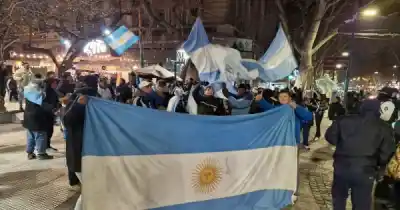 Festejos en las calles de Mendoza: así vivió la provincia el pase a octavos de la Selección