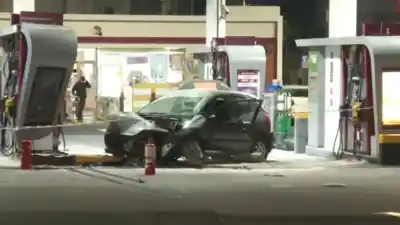 Se durmió al volante y desató el caos en una estación de servicio: tres heridos y un auto en llamas