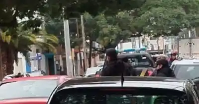 Conductor borracho sembró el pánico en pleno centro de Salta: chocó contra varios autos