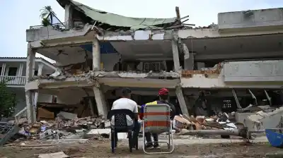 La desgarradora promesa de un tío que no abandonó el cuerpo de su sobrino entre los escombros en Venezuela