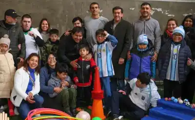 El gobernador Sadir llegó a la única escuela de fútbol para chicos con autismo del país y prometió expandirla