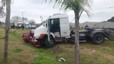 Choque frontal en La Plata: una mujer murió y dos personas resultaron heridas