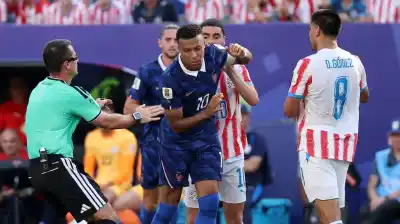 El grosero insulto en español que Kylian Mbappé le dedicó a un defensor paraguayo durante el partido de octavos