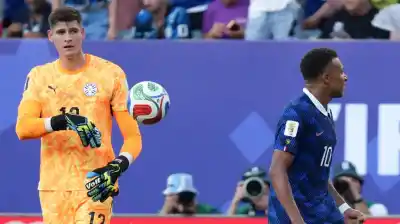 Le extendió la mano y Mbappé lo ignoró: la furia del arquero de Paraguay que explotó en el final