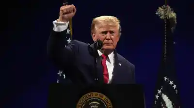 Frente a miles, Trump lanzó una advertencia contra el comunismo en el 4 de julio