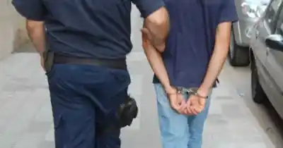 Ocultaba una estaca en la manga: lo detectaron por las cámaras y cayó en pleno centro