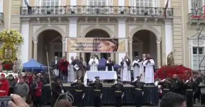 Ni el frío polar los detuvo: así arrancó la procesión a la Virgen del Perpetuo Socorro en Salta