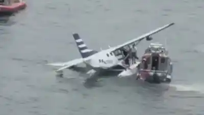 Un hidroavión cayó al río en Nueva York y el rescate dejó imágenes impactantes