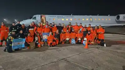 No aflojan: Argentina suma más rescatistas y 16 toneladas de ayuda para Venezuela
