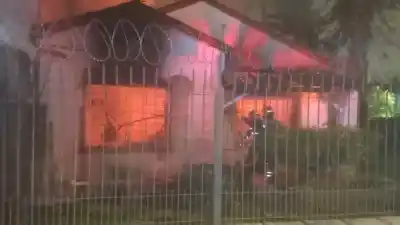 Incendio en Lomas de Zamora: una mujer falleció y tres personas resultaron heridas en medio de la madrugada