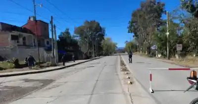 Un camión de gran porte desató el pánico en el puente de la Balbín: lo que pasó después es increíble