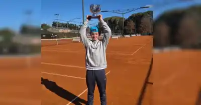 Se consagró campeón en singles y dobles del Nacional y ahora viaja a Europa: la historia del tenista que promete