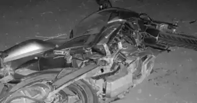 Embistió a tres motociclistas, arrastró una moto en su fuga y la Policía lo atrapó en San Pedro