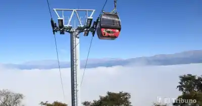 ¿Qué se esconde detrás de la niebla? Las impactantes postales desde el cerro San Bernardo