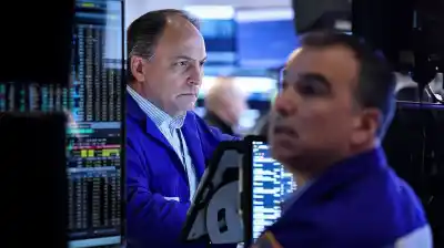 El plan de Caputo que hizo temblar el riesgo país: bajó a 408 y las acciones volaron