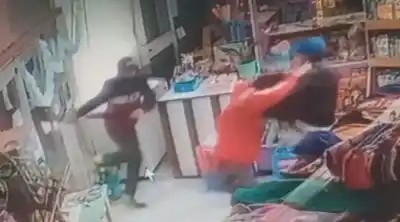 Atacaron a golpes a una empleada de kiosco en Virrey del Pino y lo que pasó después desató la furia vecinal