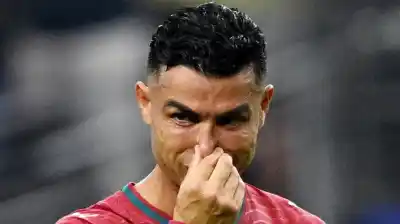 La imagen que rompió el corazón de los fanáticos: Cristiano Ronaldo, solo y llorando tras la eliminación de Portugal